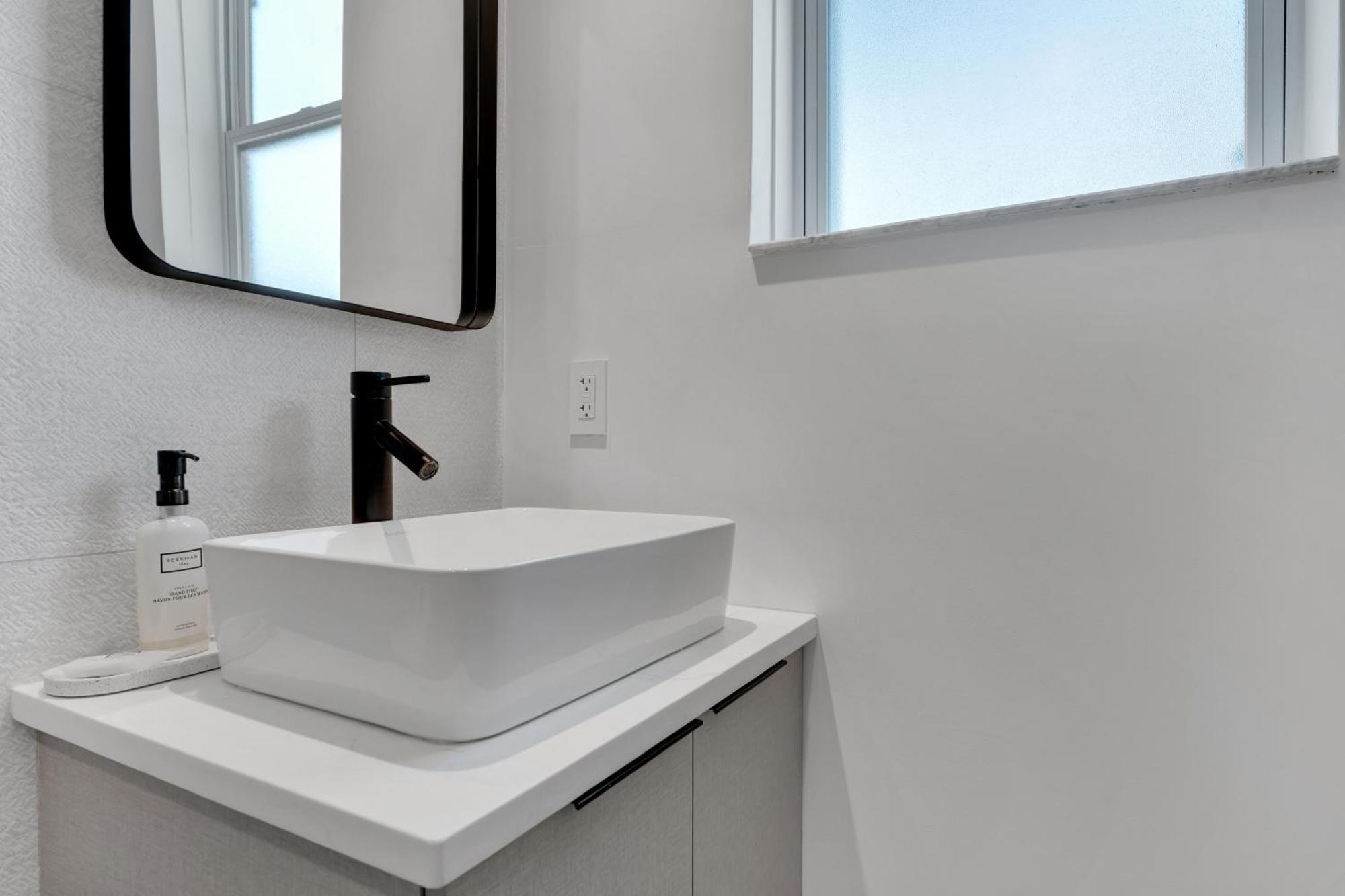 The St Laurent Guest Rooms Асбъри Парк Екстериор снимка